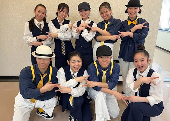 北九州市立高校ダンス部の集合写真