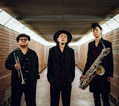サムネイル:Solitary Circus