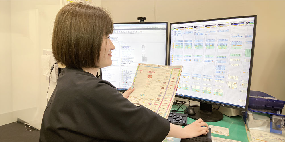 デスクワークの様子