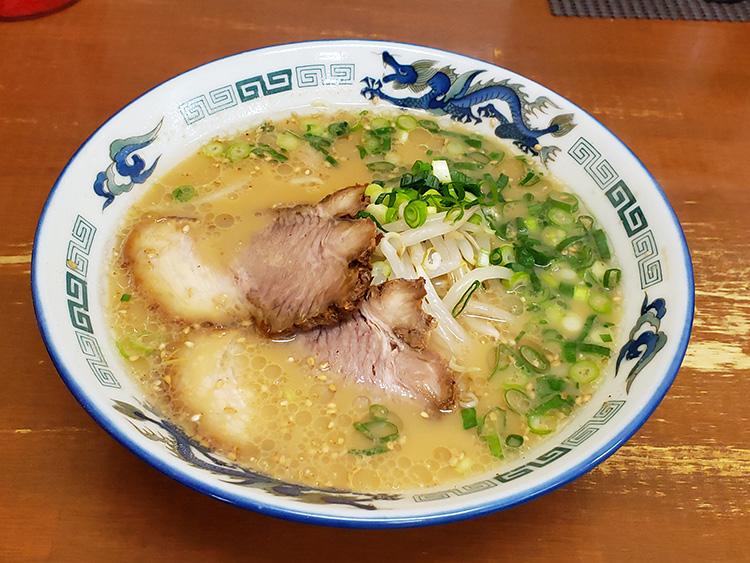 「康州」のラーメン（￥650）。チャーシューもふっくら、さっぱりで美味しい