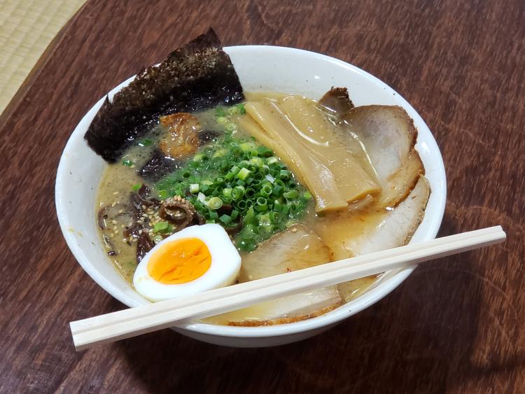 大将もラーメンも個性爆発！　この“味”は、とにかく体感するしかない！！「大陽軒」　年間300杯！  豚骨戦士　福岡のラーメンを斬る！ VOL.31～ふるさとWish 筑前町～