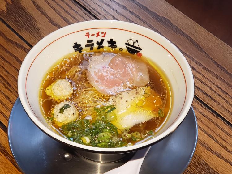 「鶏醤油キラメキラーメン」（￥650）