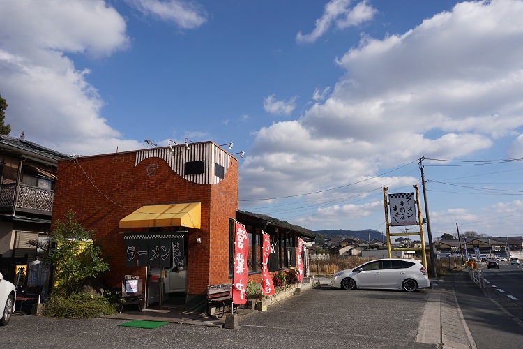 福智町「ラーメンまむし」。小倉の横綱格「ぎょらん亭」の正統継承店