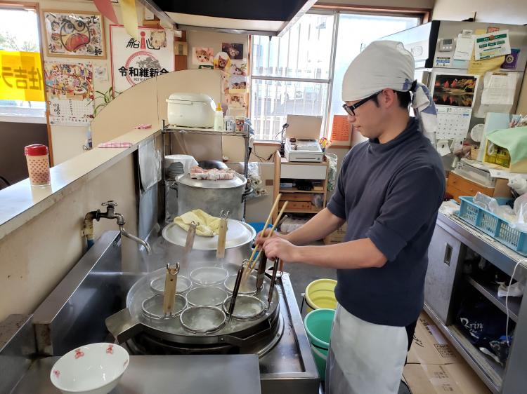 2代目の平岡良紀さん