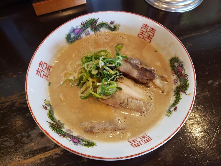 ドラゴンロードの劇的濃密豚骨 「天龍ラーメン」豚骨戦士　福岡のラーメンを斬る！ VOL.42～ふるさとWish 志免町～