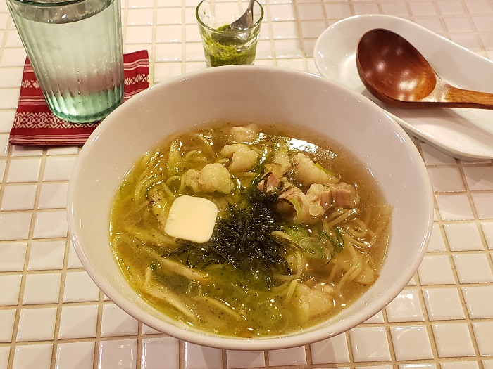 モツ×バジル×バター。どんな味のラーメンか気になりませんか？　年間300杯！   豚骨戦士　福岡のラーメンを斬る！VOL.25　~ふるさとWish 福岡県芦屋町~