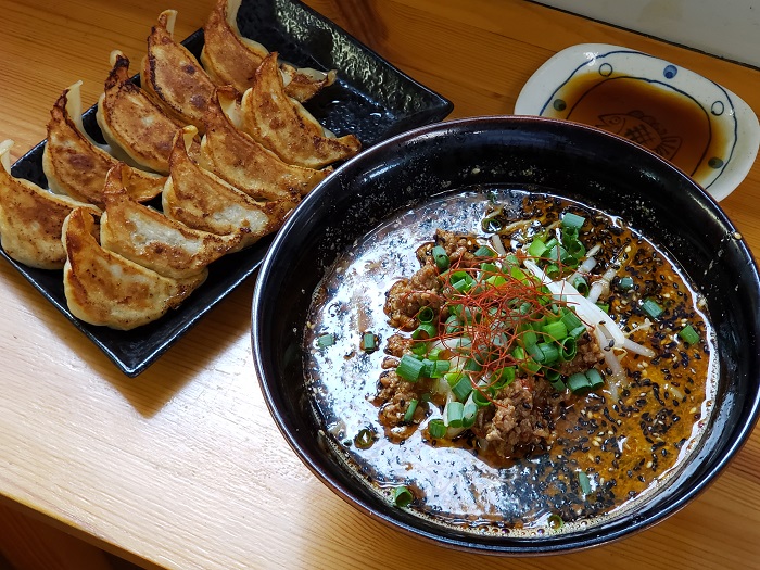 細い道もひるまず進め！　バリ旨格安の担々麺＆餃子が待っている！！「餃子菜館」　年間300杯！   豚骨戦士　福岡のラーメンを斬る！VOL.26　～ふるさとWish 福岡県大刀洗町～