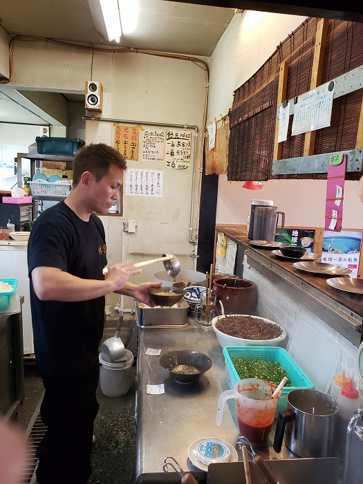 ラーメン好きが高じて独学で開業。自宅で豚骨を炊き研究を重ねた