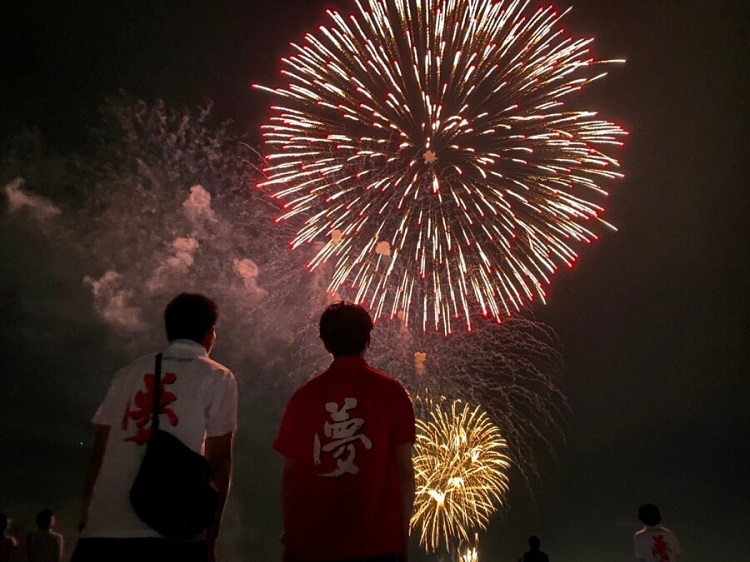 ※アサデス。KBCで紹介！【ジモ花火＆グルメ】8/10小郡市『夢HANABI2024～笑顔満天～』開催！ 宝満川河畔で約8000発を予定