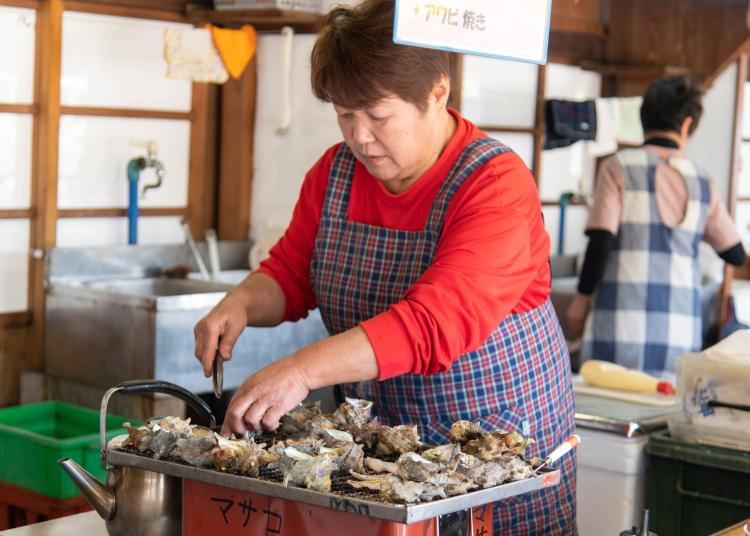 じゅうじゅう、潮風、磯のごちそう。波戸岬「サザエのつぼ焼き売店」で出会った、サザエとお母さんのやさしい味（佐賀・唐津市）【まち歩き】