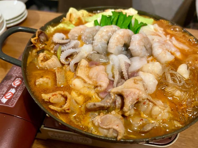 【福岡韓国通信】『パド』ソムリエがいるニュースタイル韓国料理店で釜山×福岡名物の○○鍋!?