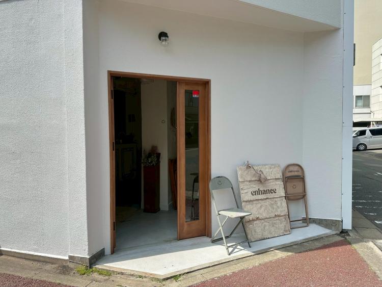 行くだけで気分があがる。「enhance coffee」で味わう他にはないひとと（福岡市中央区天神）【まち歩き】