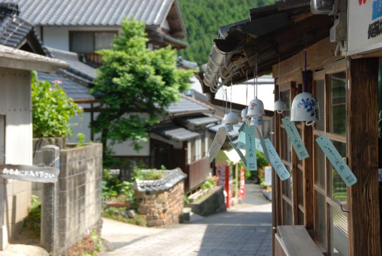 開催中！3000個の風鈴の音色『鍋島藩窯 風鈴市』350年の歴史と伝統に触れる旅（佐賀県伊万里市）【イベント】
