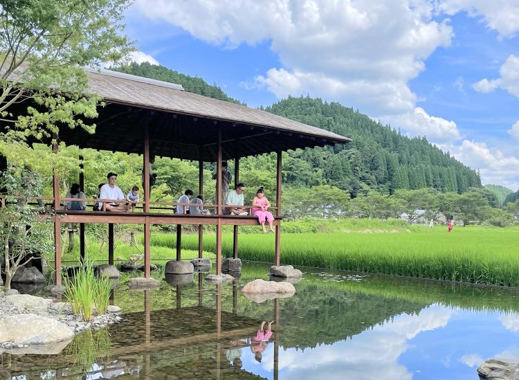 【まち歩き】『喫茶竹の熊』息を呑む絶景が広がる！南小国の田園風景の中に佇むカフェ