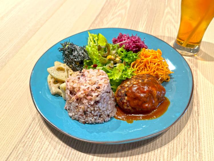 薬院駅すぐそば、薬局がプロデュースした健康と美味しさを叶える『シンプラスキッチン×タニタカフェ』＆『シンプラスラボ』（福岡市中央区）【まち歩き】