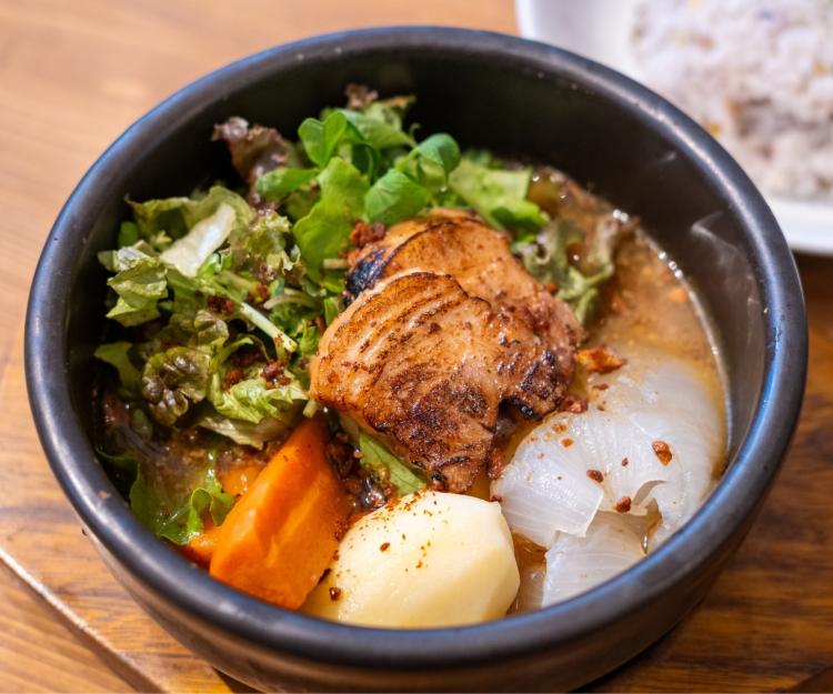 農園から生まれる絶品石鍋スープカレー！上毛町の隠れた名店「ナチュラルファーム菓樹」（福岡・上毛町）【まち歩き】