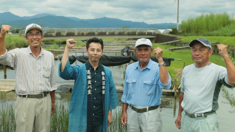   遠藤淳さん（左から2番目）とスタッフの方たち