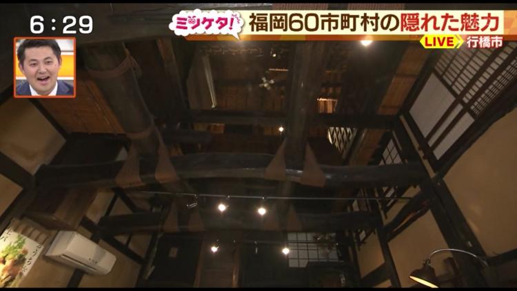 高い天井に立派な梁（はり）　隠れ部屋のような中2階もあって、まるで忍者屋敷のよう