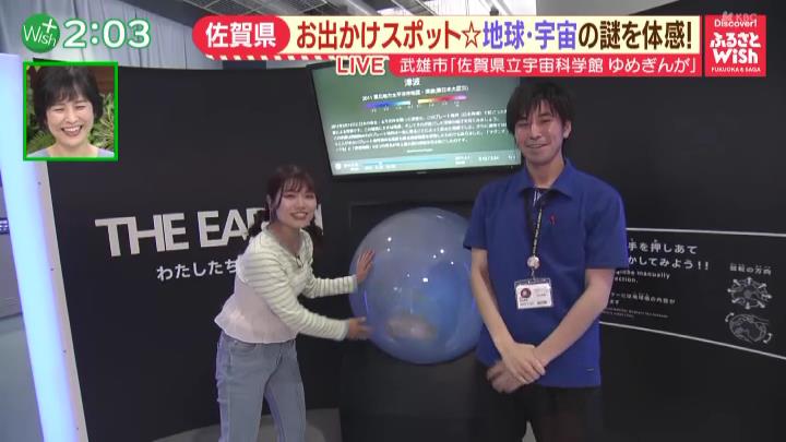 「佐賀県立宇宙科学館 ゆめぎんが」宇宙発見ゾーンエリア担当チーフ木村朱里さん（右）、井上桃子リポーター（左）